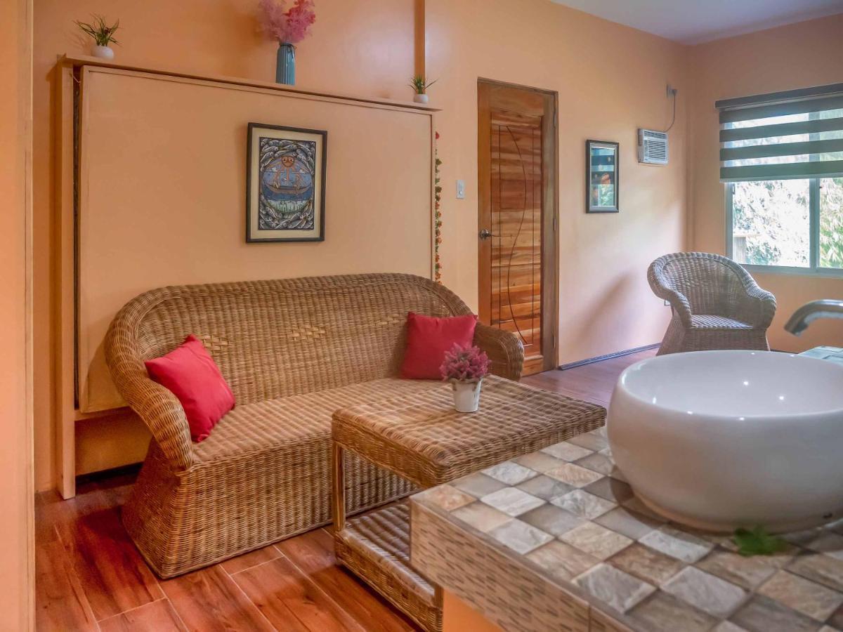 Blue Moon Guesthouse Puerto Princesa Bagian luar foto