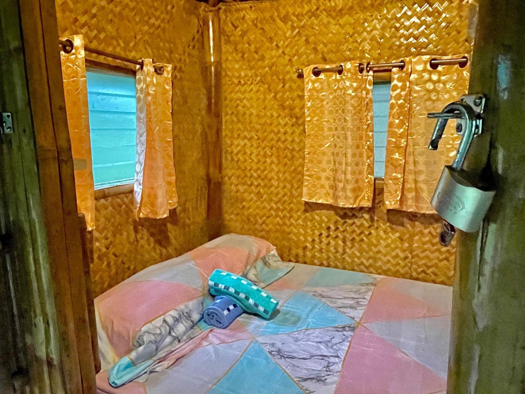 Blue Moon Guesthouse Puerto Princesa Bagian luar foto
